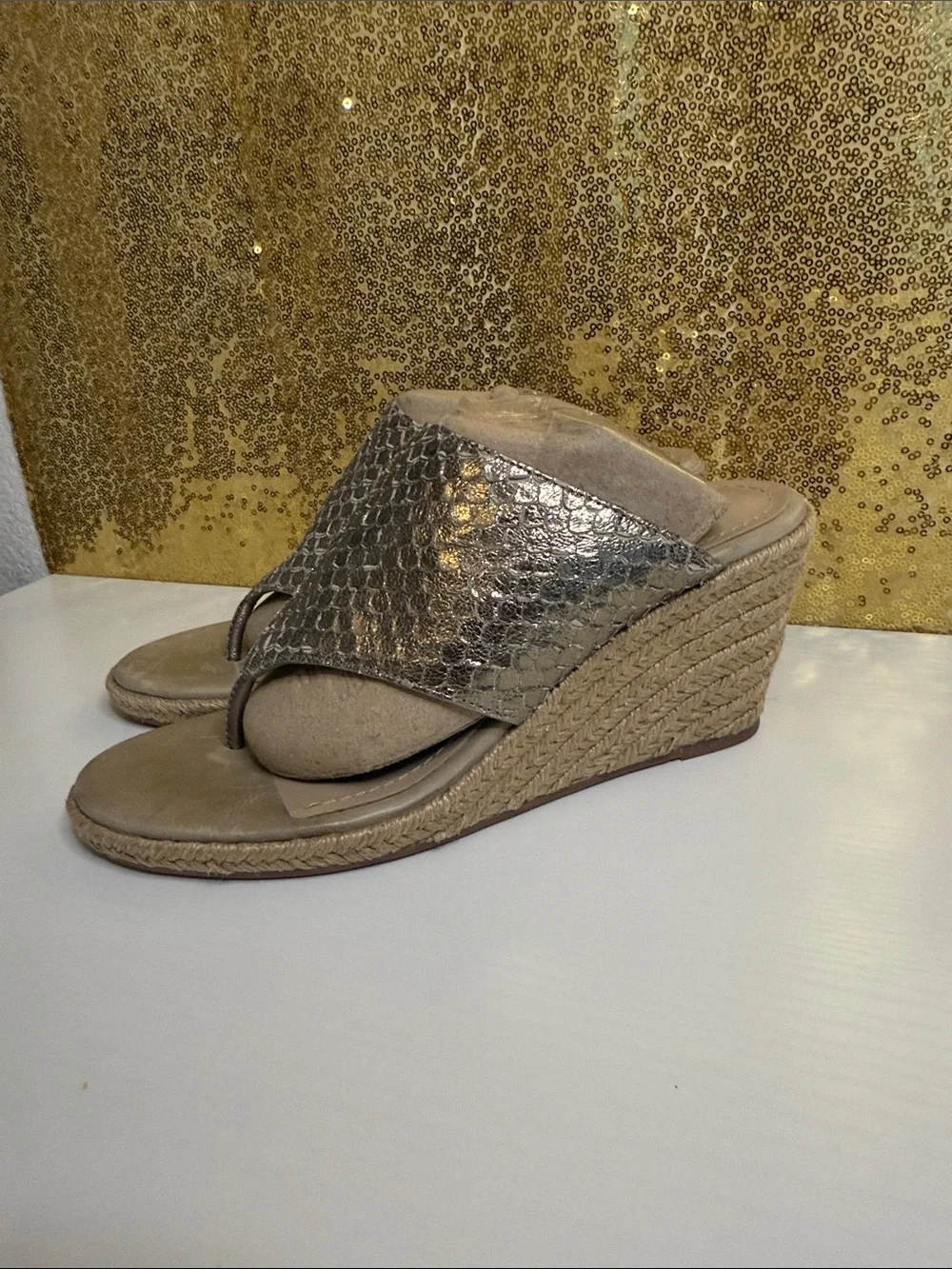 Johnston & Murphy Metallic gold/taupe Snake-Texture Espadrille Wedge Thongs